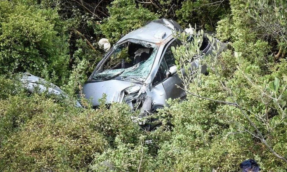 Τραγωδία στη Γαύδο: Nεκρή οδηγός από Ι.Χ. που έπεσε σε γκρεμό